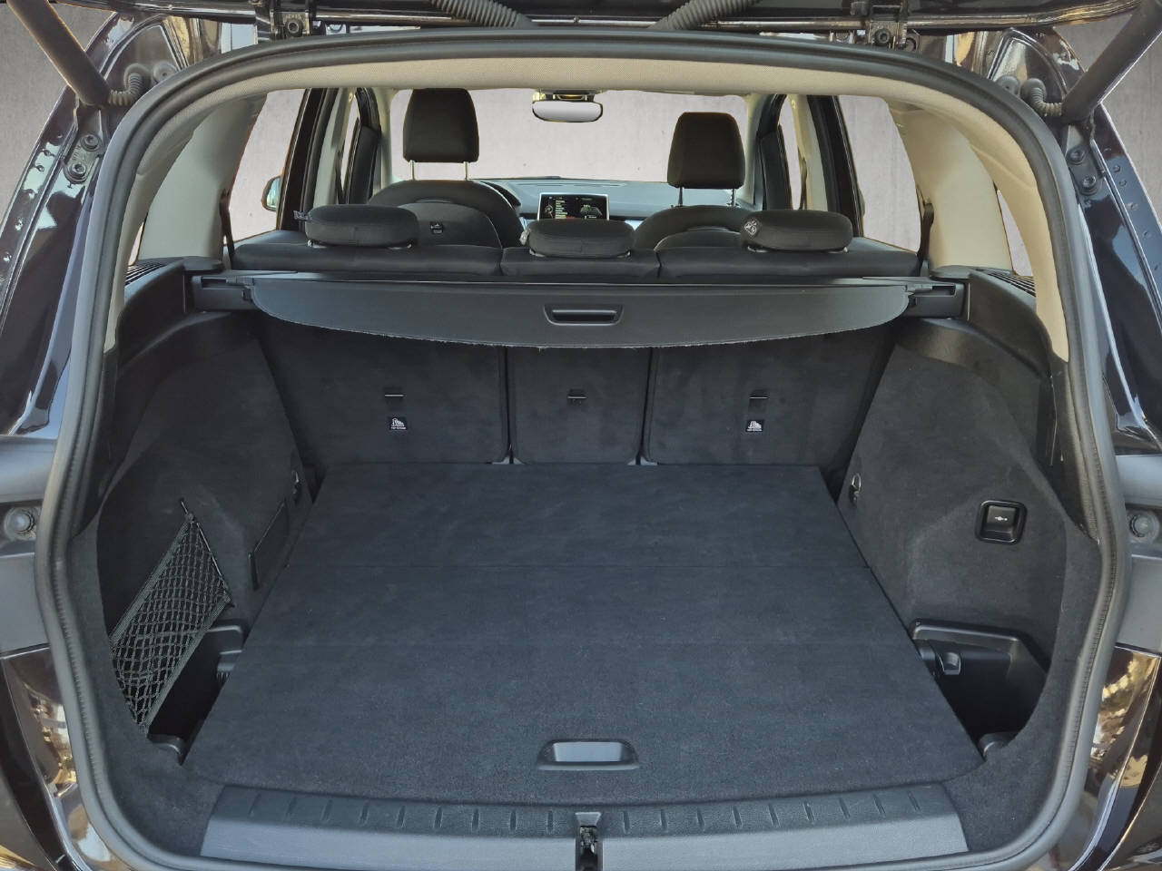 BMW 218d Gran Tourer-image-11
