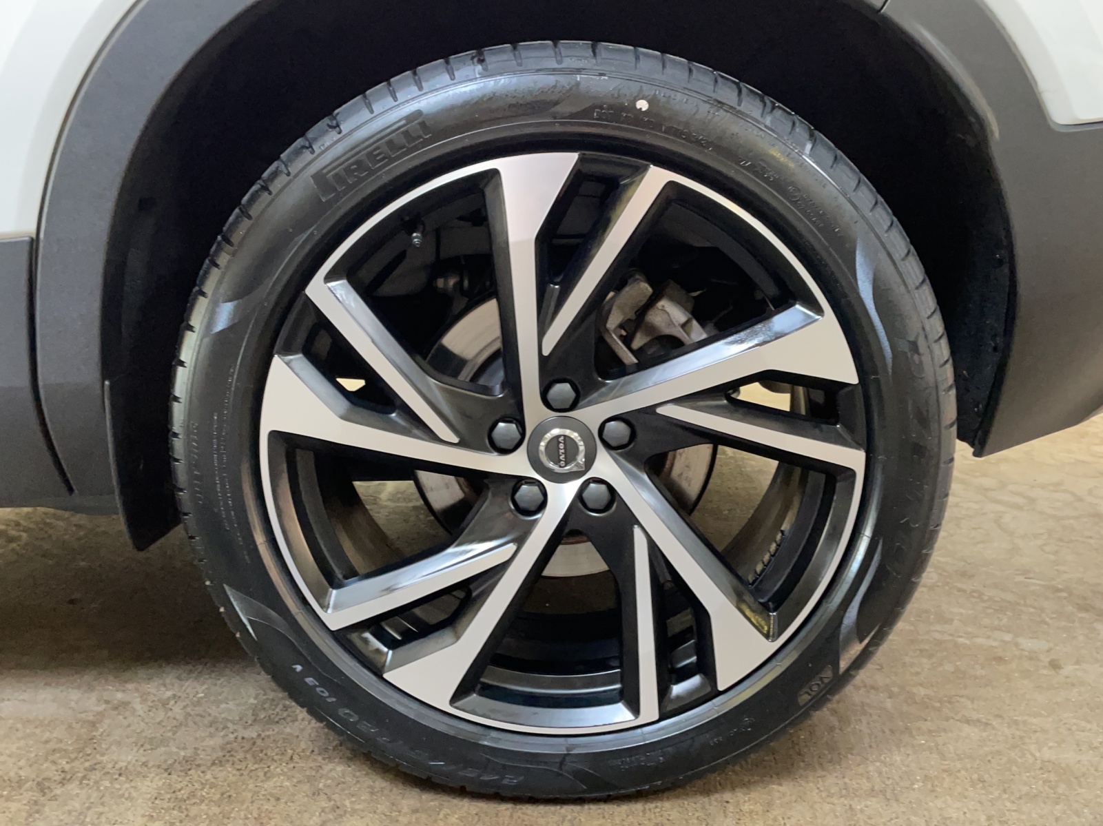 VOLVO XC40 2.0 B5 MH R-Design AWD-image-15