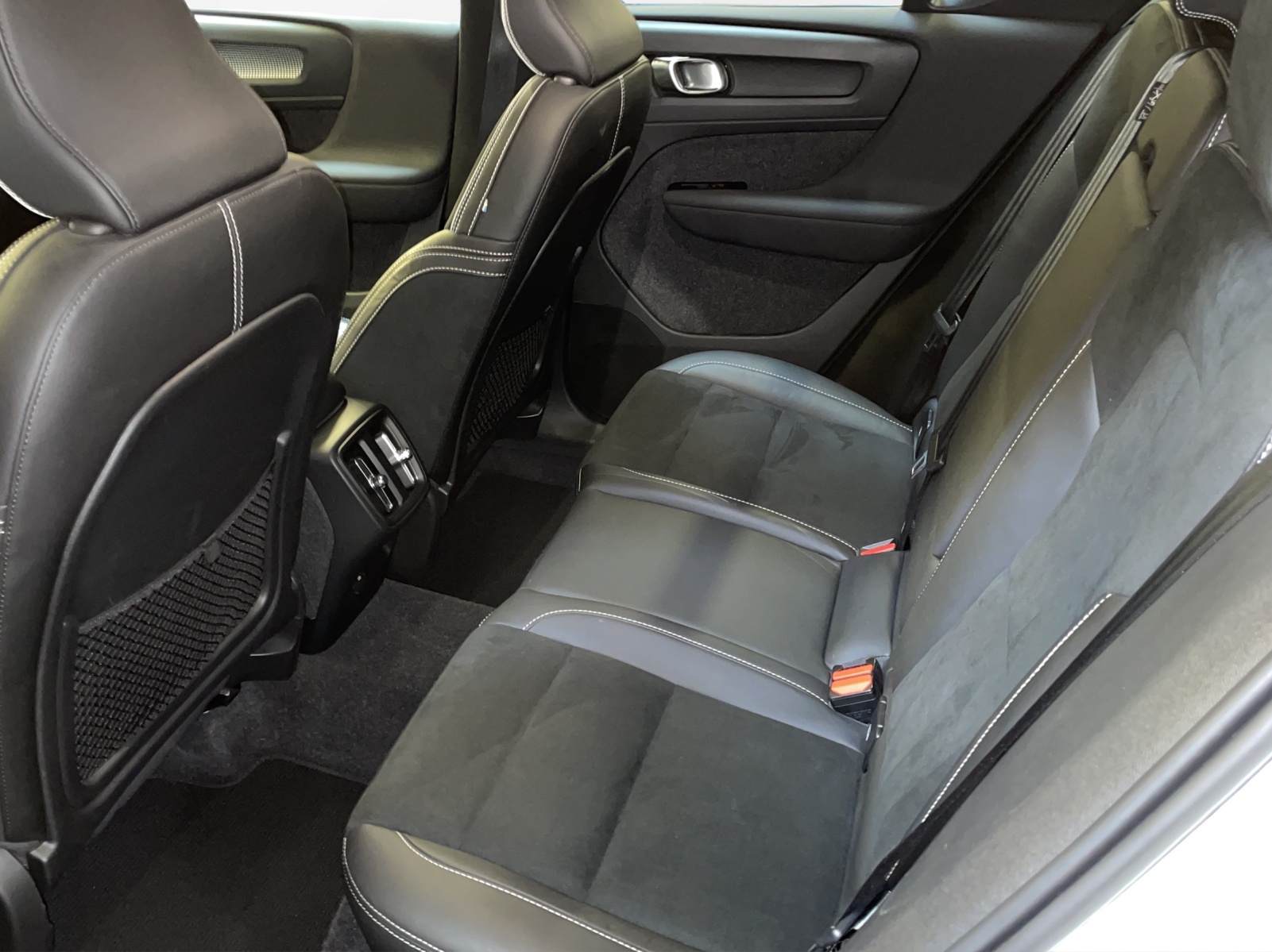 VOLVO XC40 2.0 B5 MH R-Design AWD-image-7