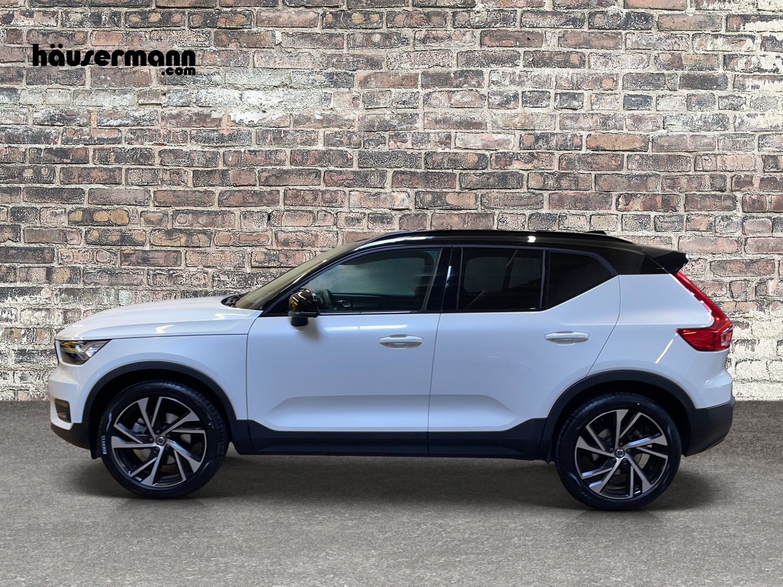VOLVO XC40 2.0 B5 MH R-Design AWD-image-1