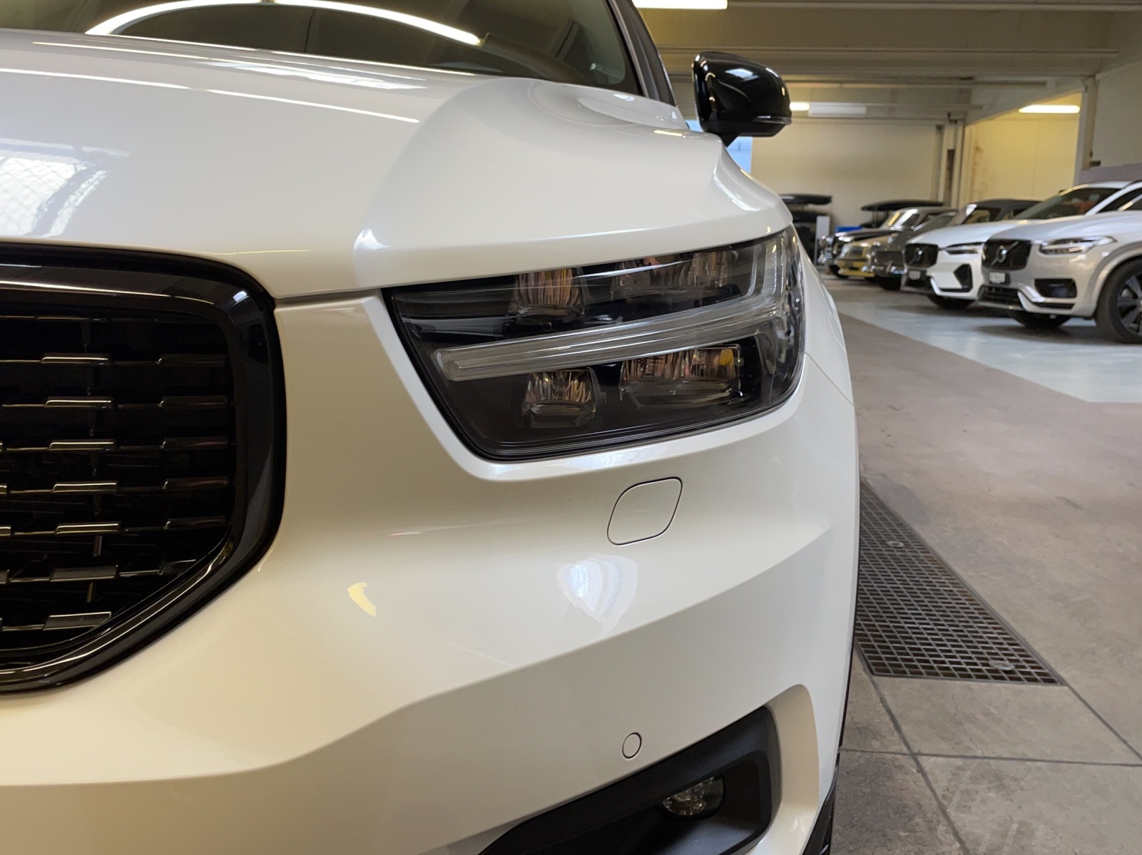 VOLVO XC40 2.0 B5 MH R-Design AWD-image-13