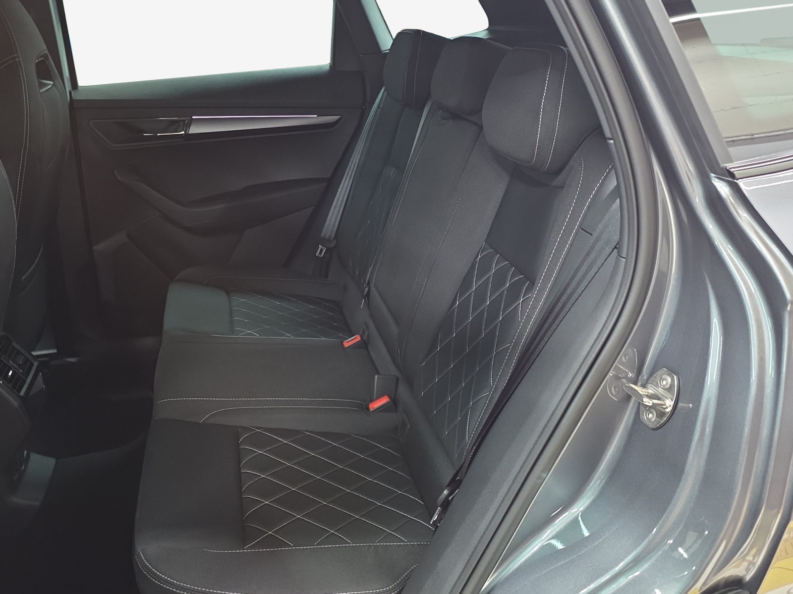 SKODA Karoq 2.0 TSI SportLine 4x4 DSG-image-11