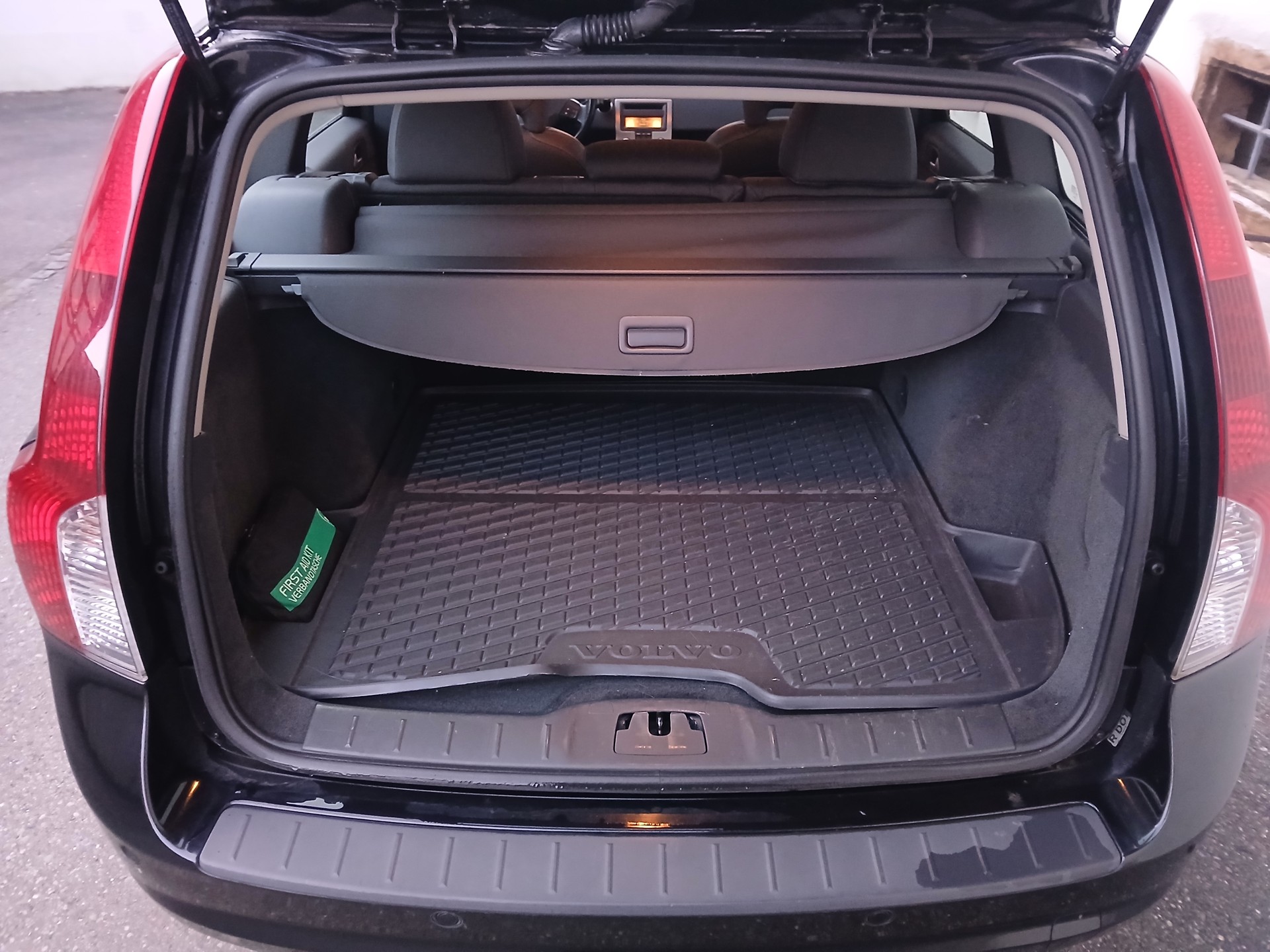 VOLVO V50 2.4 Momentum Geartronic-image-7