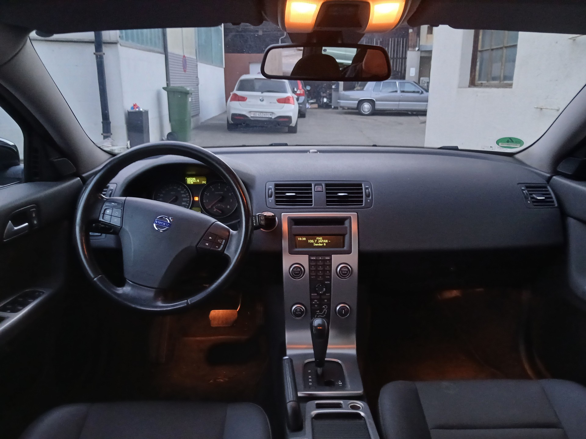 VOLVO V50 2.4 Momentum Geartronic-image-5