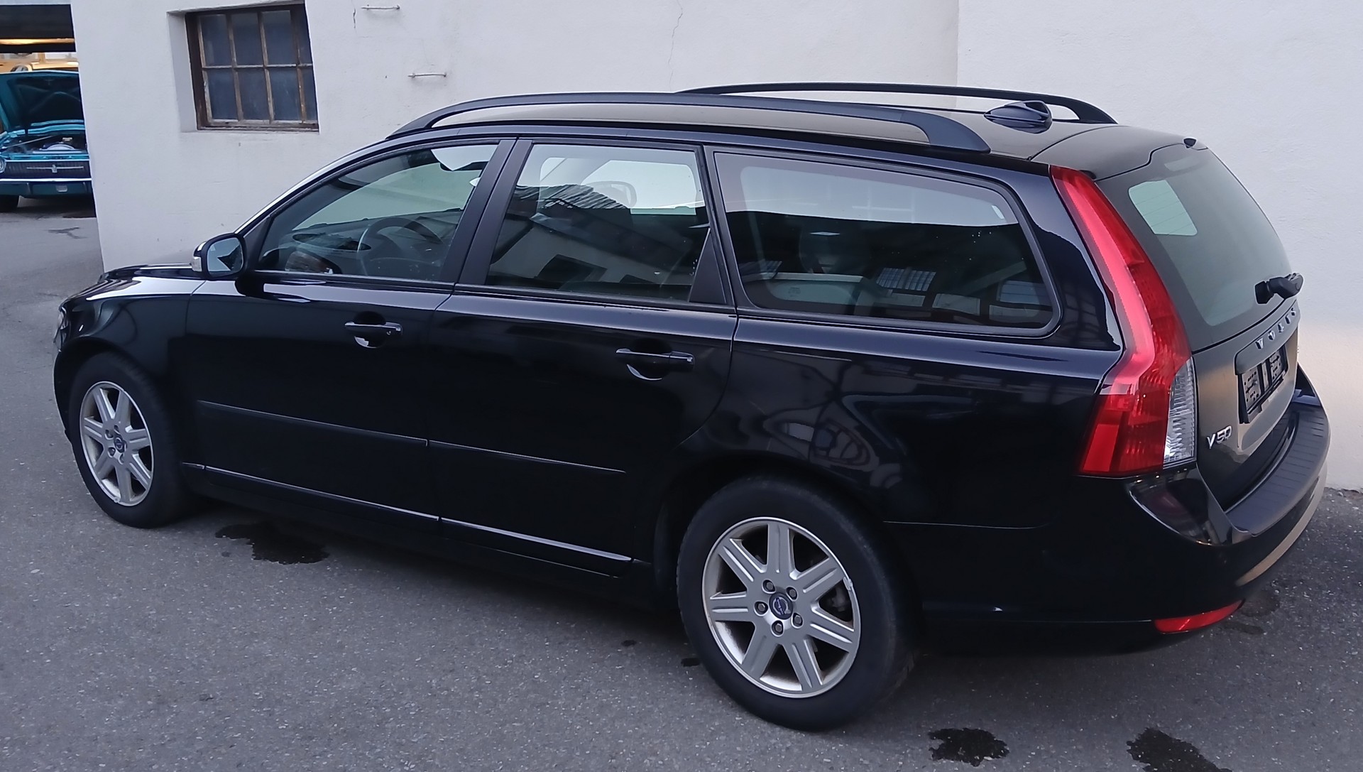 VOLVO V50 2.4 Momentum Geartronic-image-2