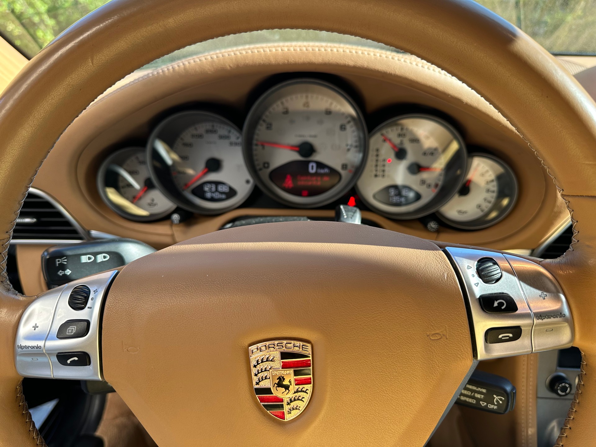 PORSCHE 911 Carrera 4S-image-4