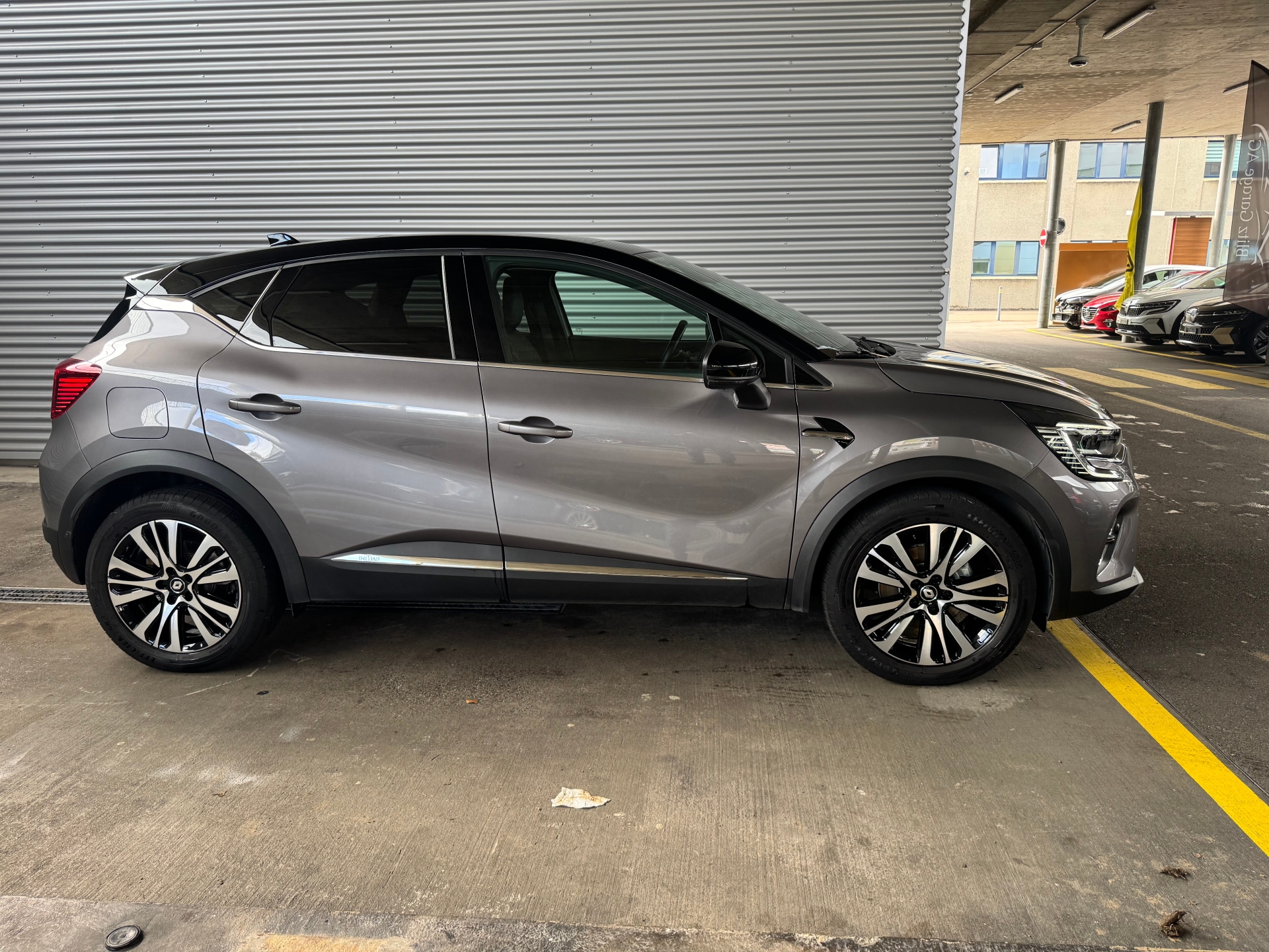 RENAULT Captur 1.6 E-Tech Plug-in Init-image-2