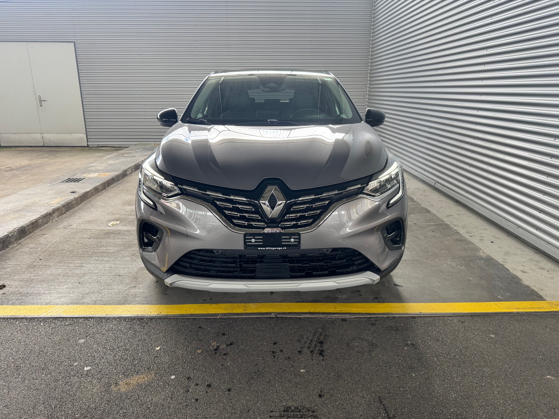 RENAULT Captur 1.6 E-Tech Plug-in Init