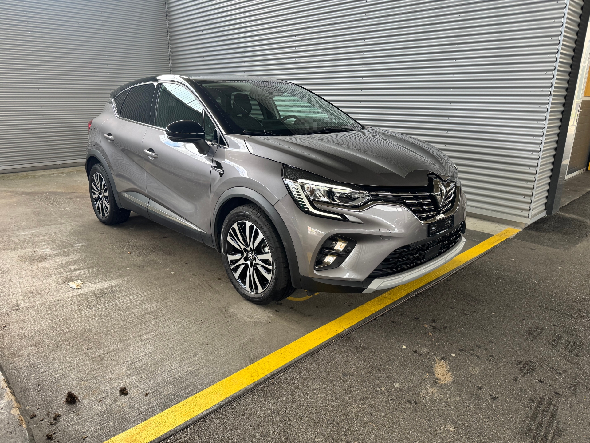 RENAULT Captur 1.6 E-Tech Plug-in Init-image-1