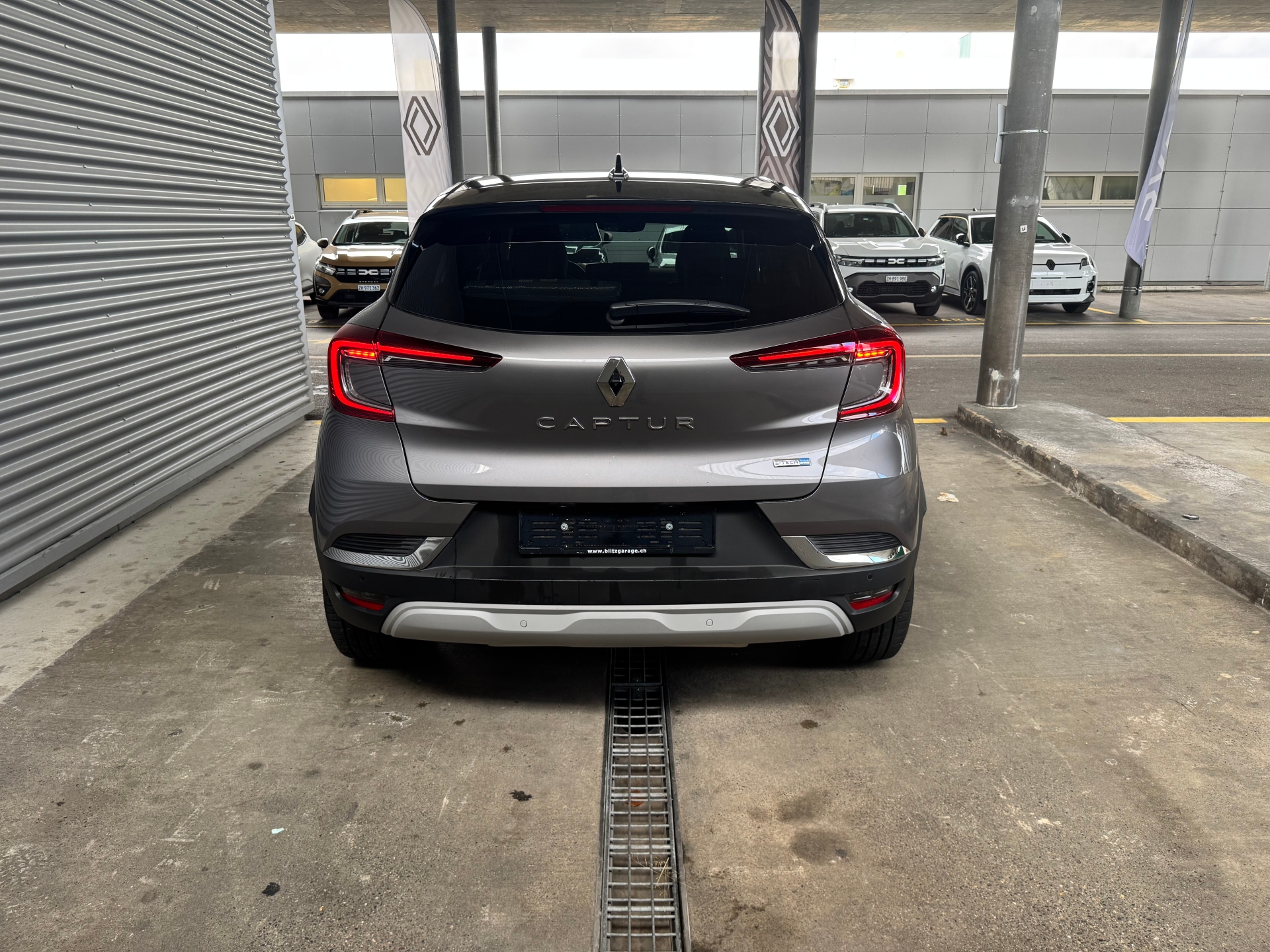 RENAULT Captur 1.6 E-Tech Plug-in Init-image-3