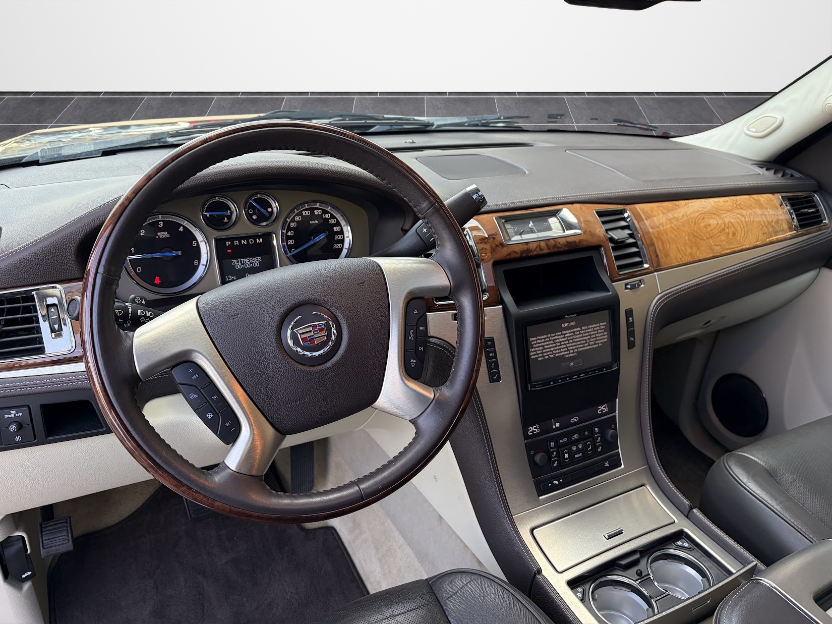 CADILLAC Escalade 6.2 Platinum Edition-image-9