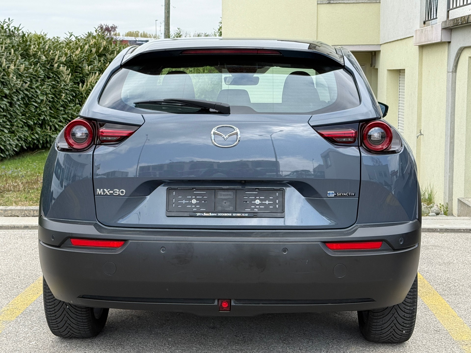MAZDA MX-30 e-Skyactiv Ambition Plus - Véhicule Suisse de 1ère Main - Batterie parfaite - NOUVELLE EXPERTISE -NEU MFK : 29-04-2026-showroom-element-3