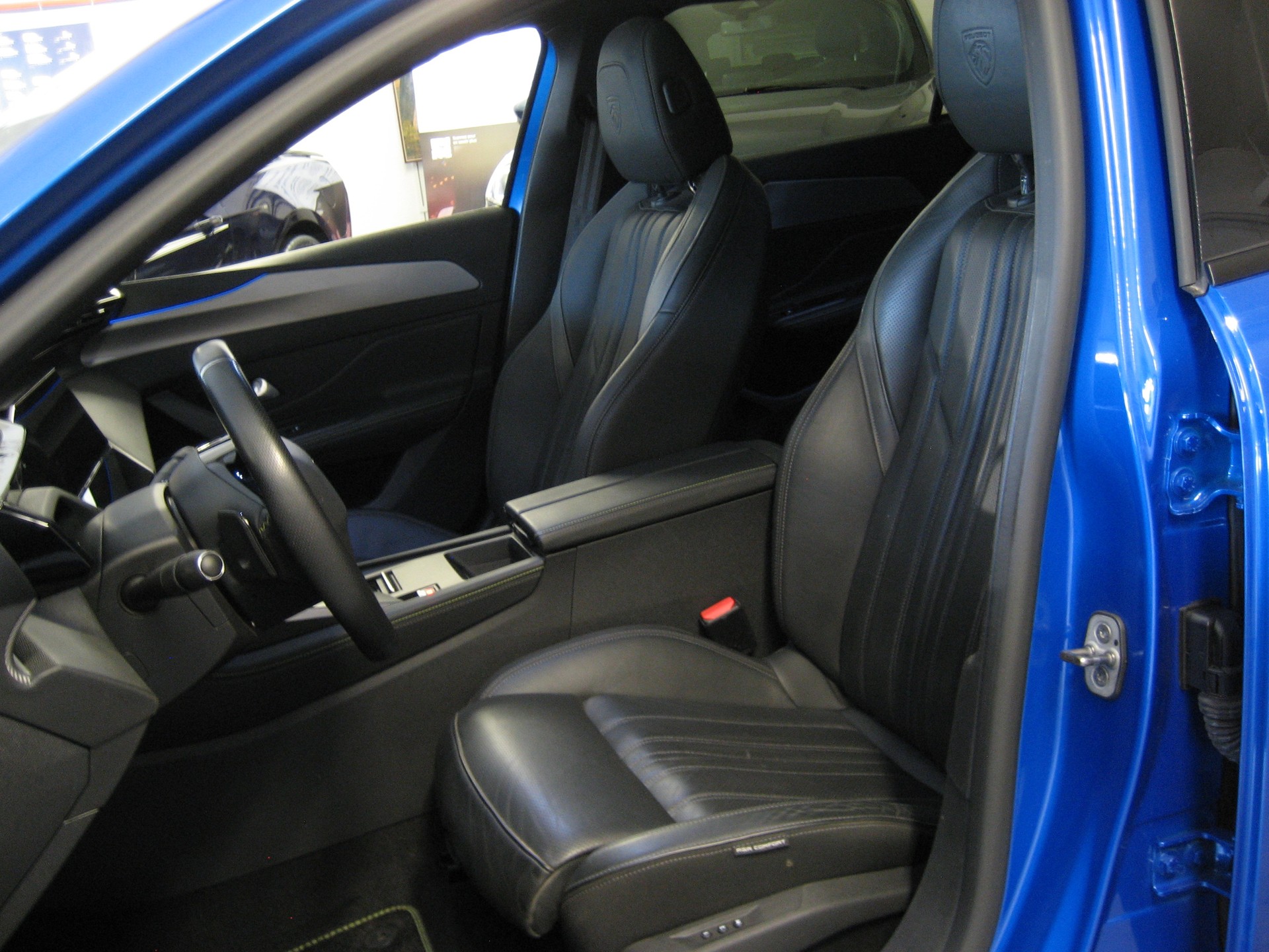 PEUGEOT 308 1.5 BlueHDI GT Pack EAT8-image-8