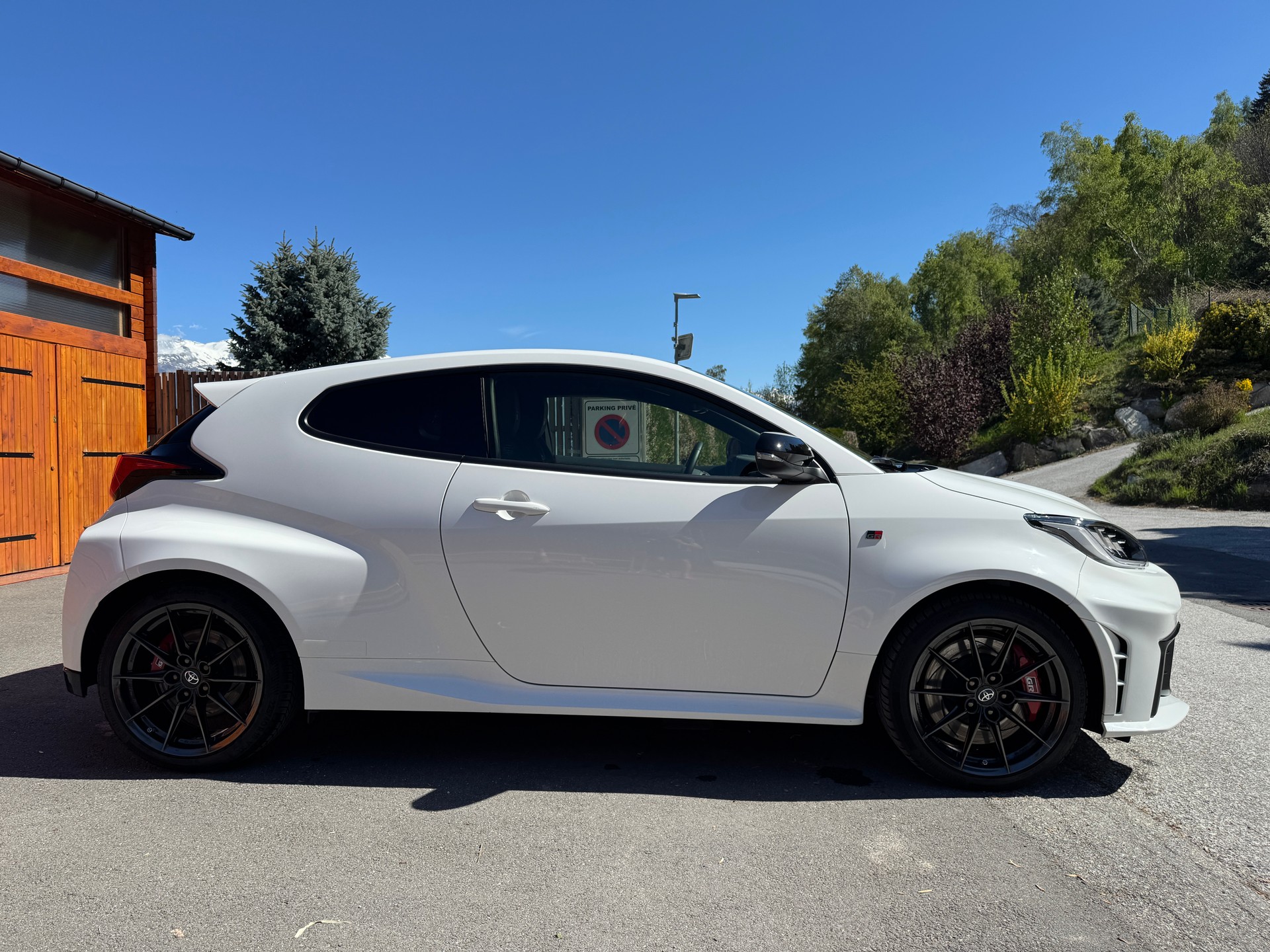 TOYOTA Yaris 1.6 GR Sport A-image-3
