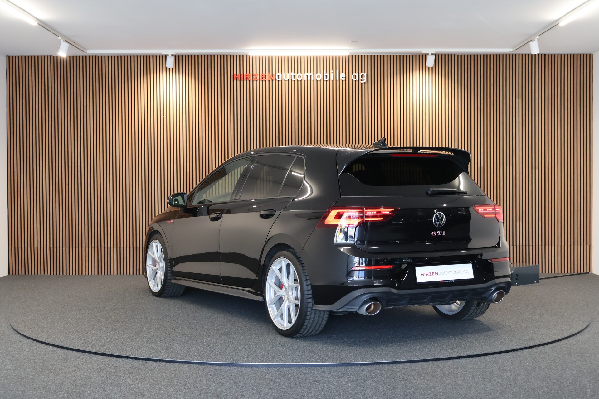 VW Golf 2.0 TSI GTI Clubsport 45 DSG-image-2