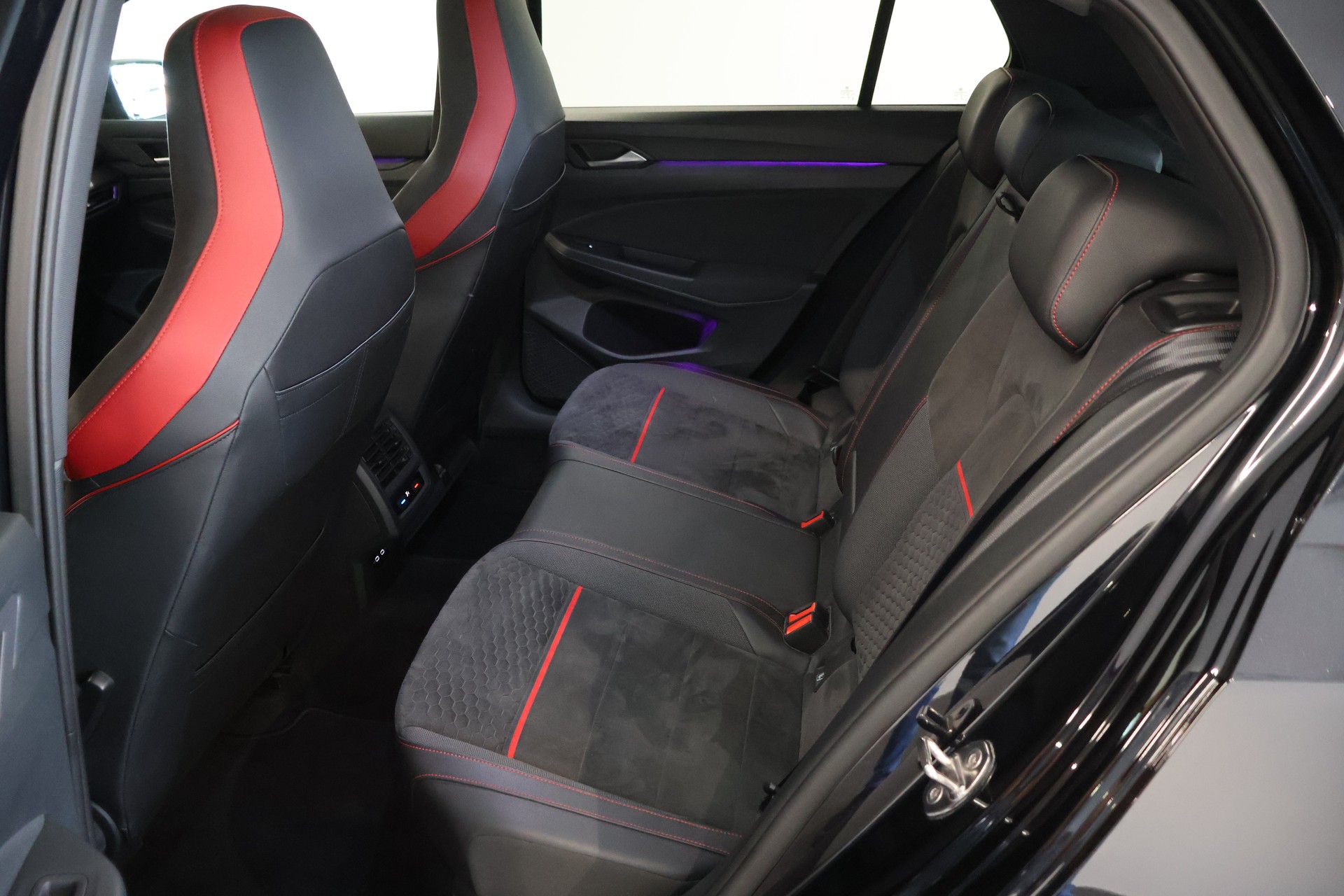 VW Golf 2.0 TSI GTI Clubsport 45 DSG-image-11