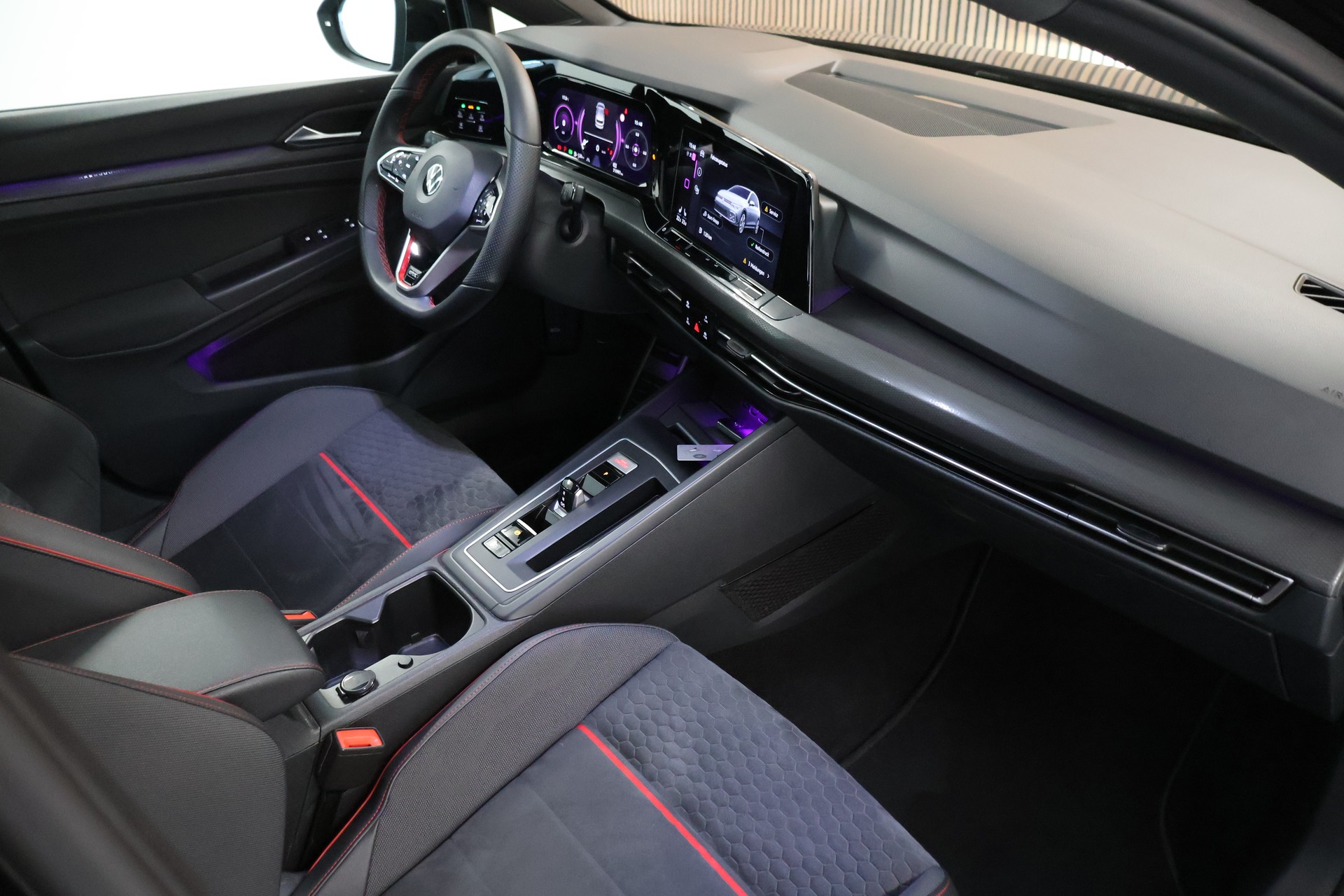 VW Golf 2.0 TSI GTI Clubsport 45 DSG-image-13
