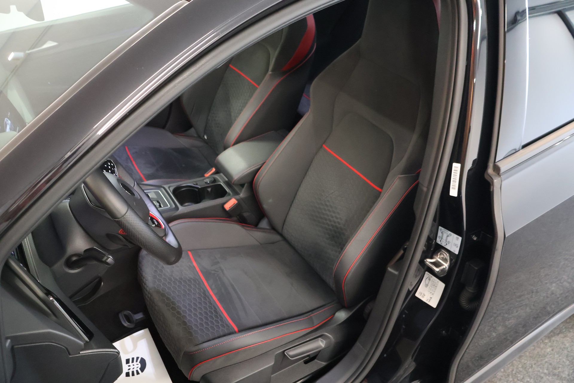 VW Golf 2.0 TSI GTI Clubsport 45 DSG-image-10