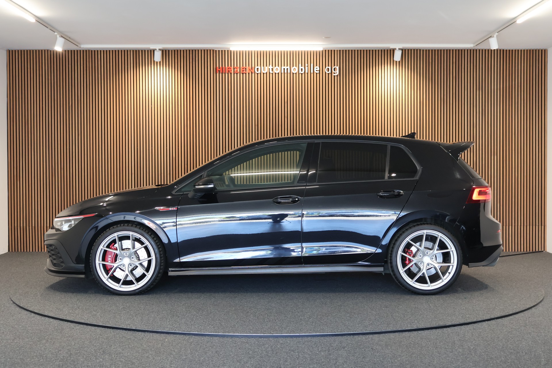 VW Golf 2.0 TSI GTI Clubsport 45 DSG-image-1