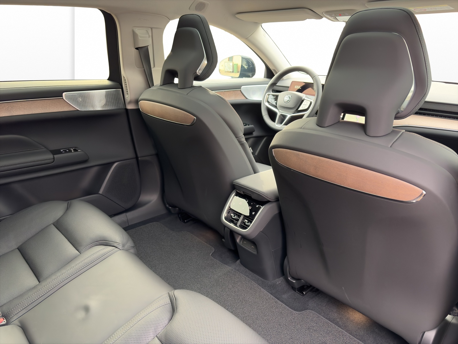 VOLVO ES90 Ultra-image-16