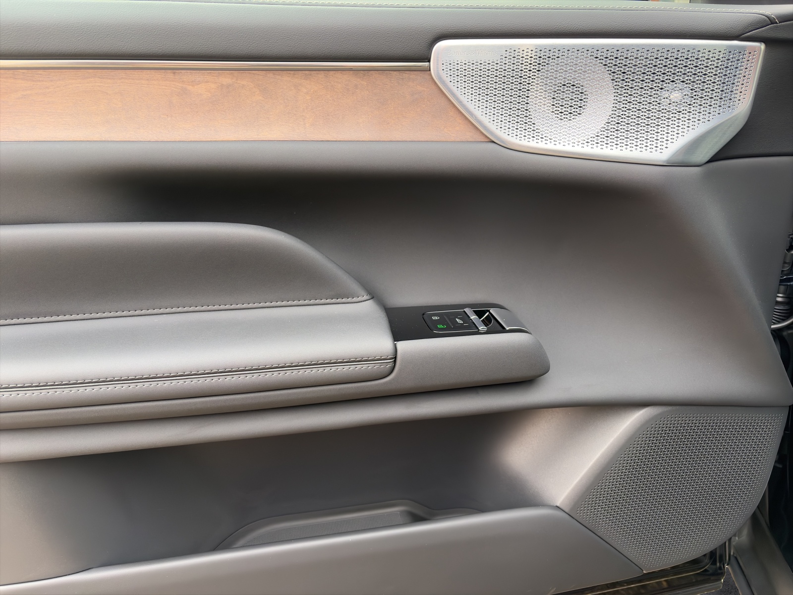 VOLVO ES90 Ultra-image-14