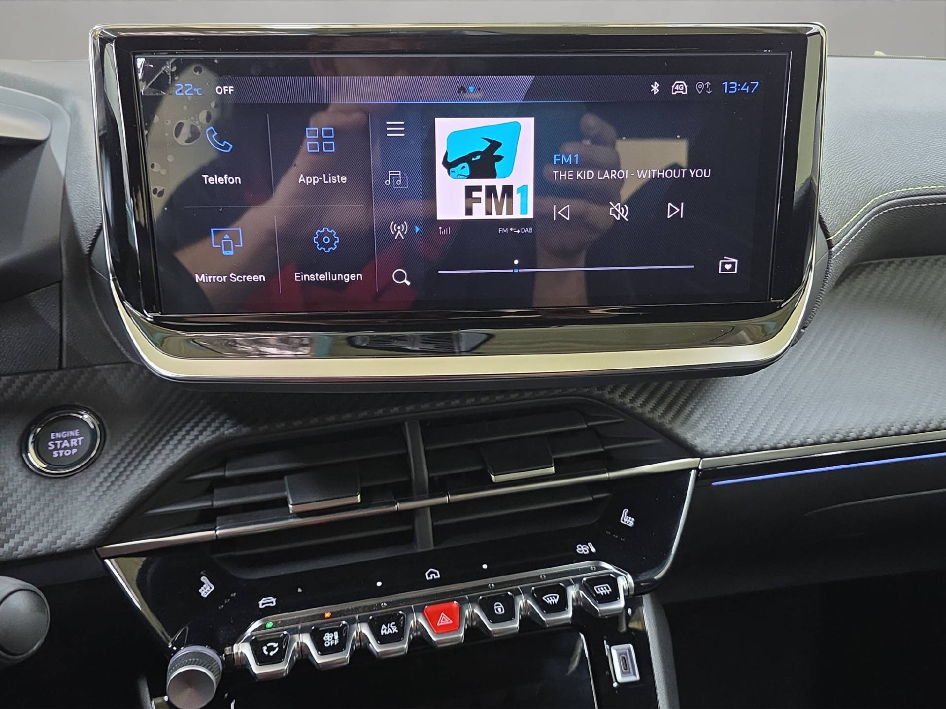 PEUGEOT 208 1.2 Hybrid 145 GT-image-14