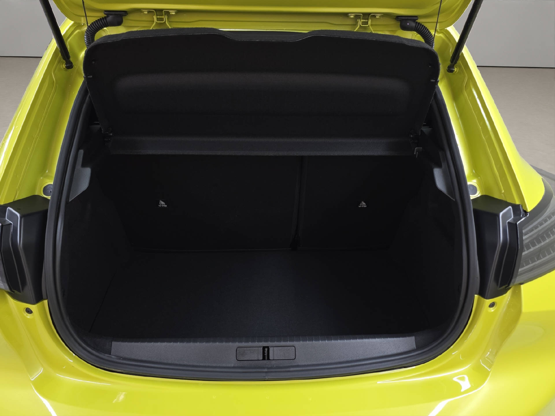 PEUGEOT 208 1.2 Hybrid 145 GT-image-11