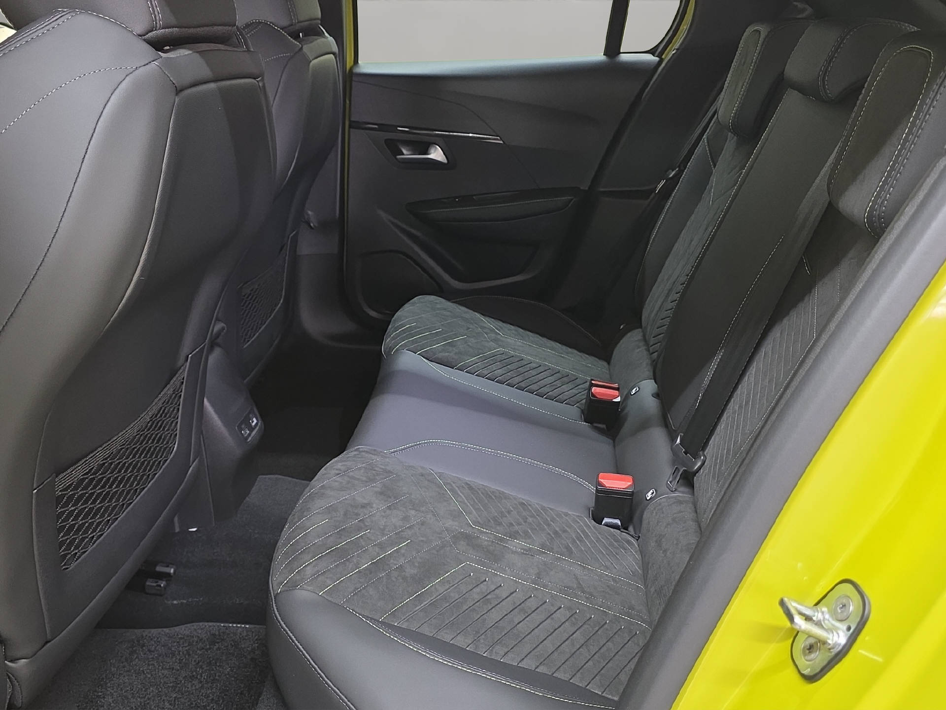 PEUGEOT 208 1.2 Hybrid 145 GT-image-9