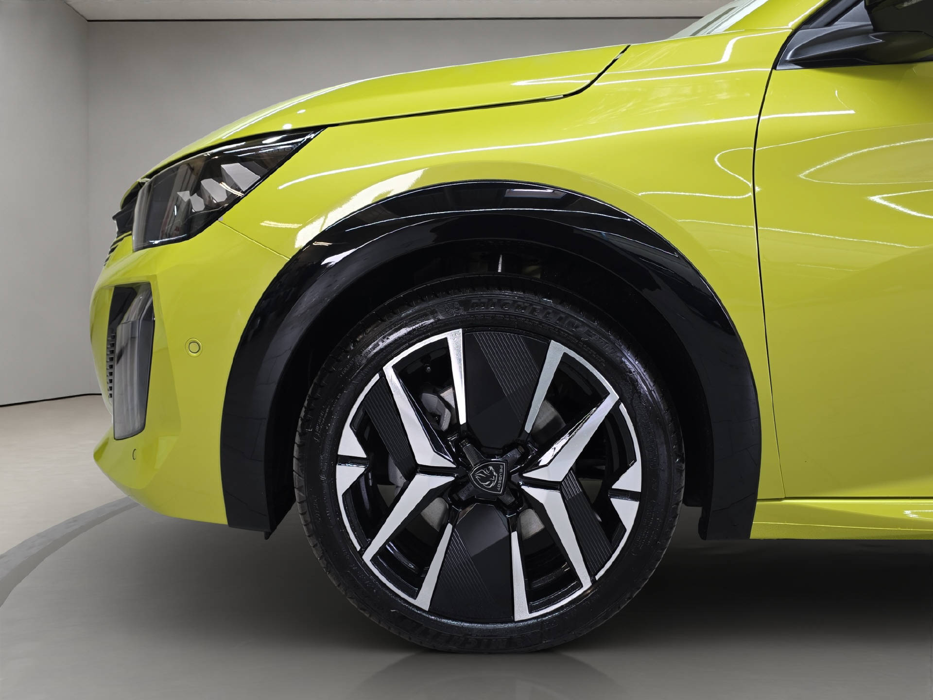 PEUGEOT 208 1.2 Hybrid 145 GT-image-12