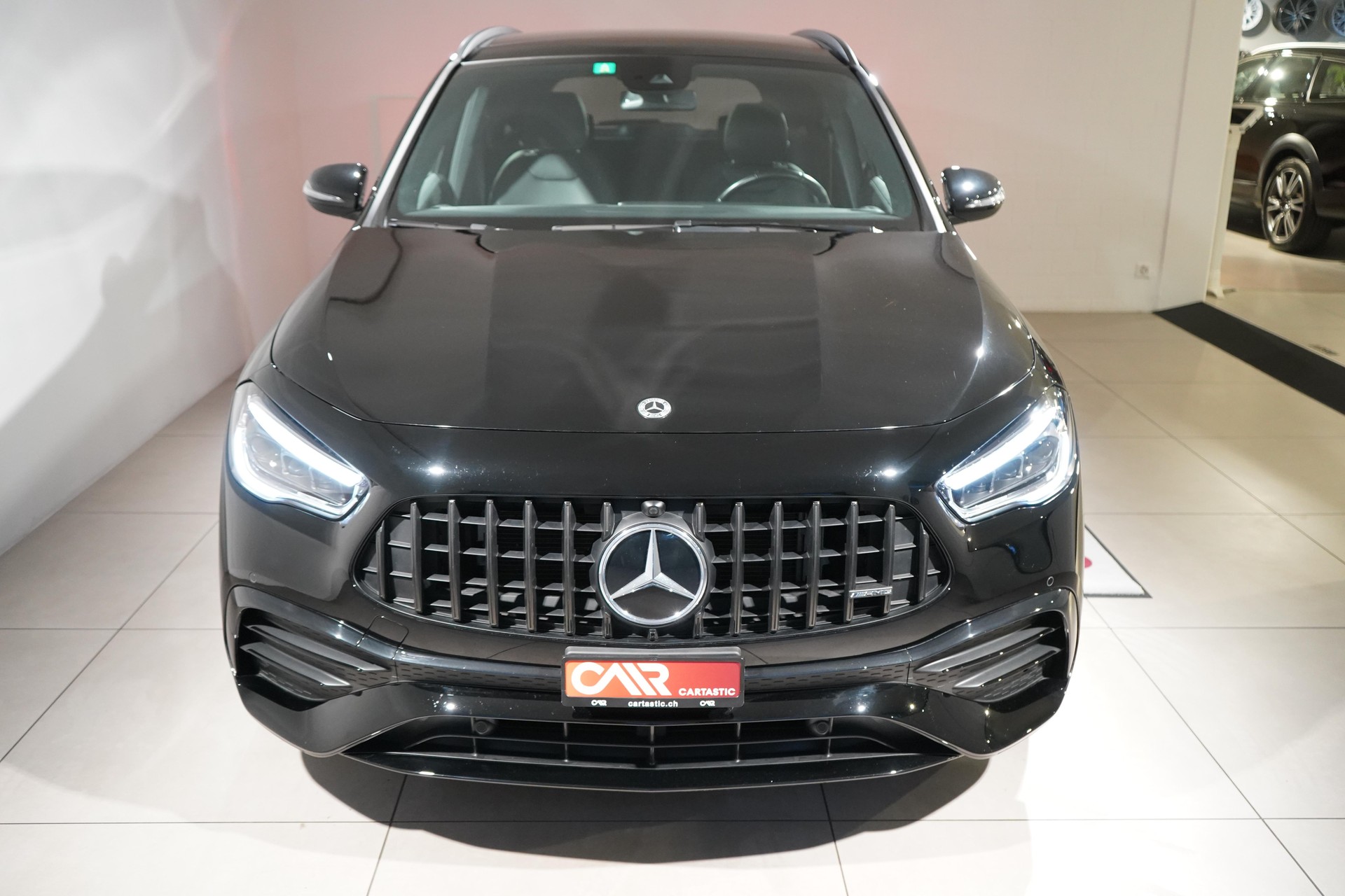 MERCEDES-BENZ GLA 35 AMG 4matic-showroom-element-1