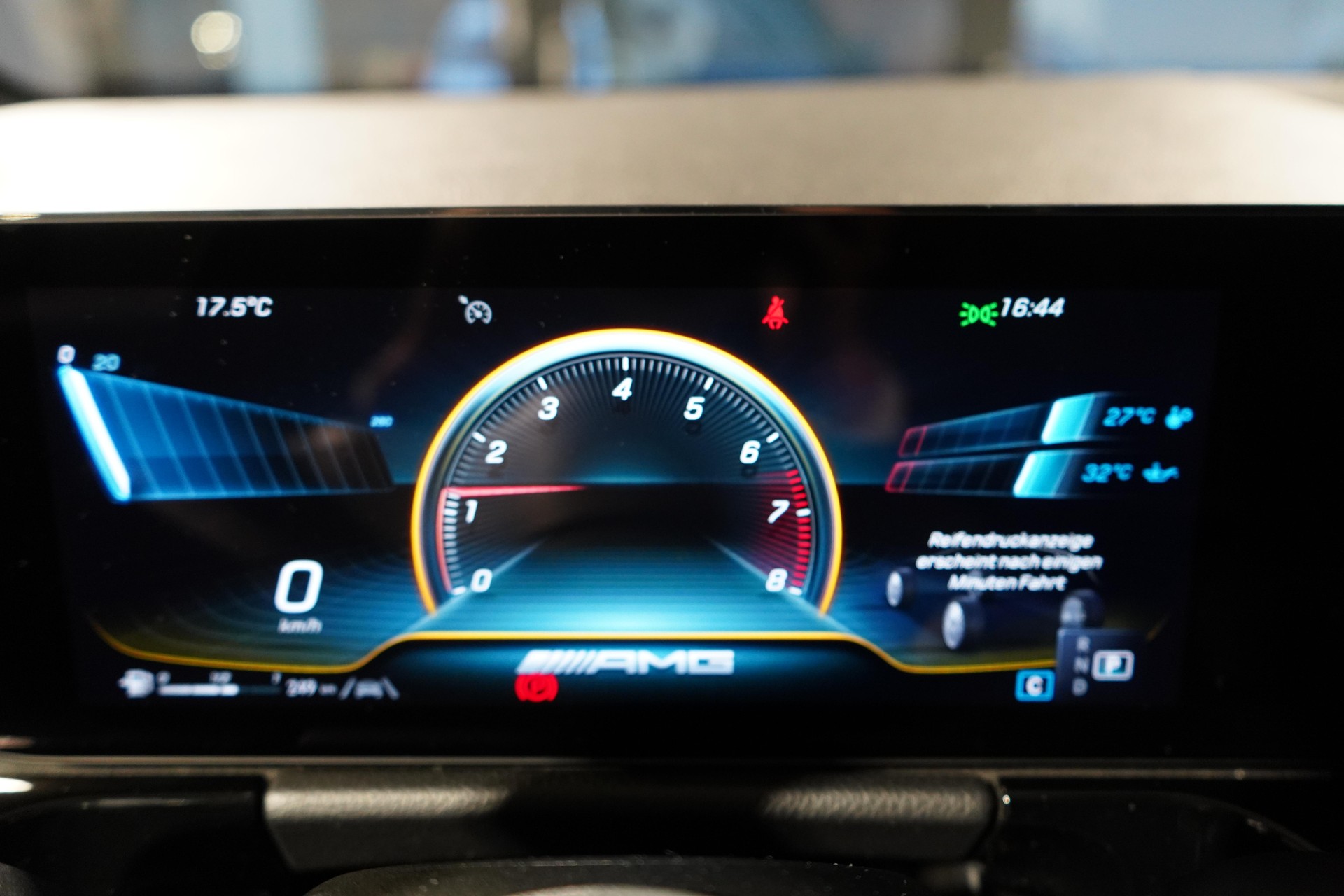 MERCEDES-BENZ GLA 35 AMG 4matic-image-10