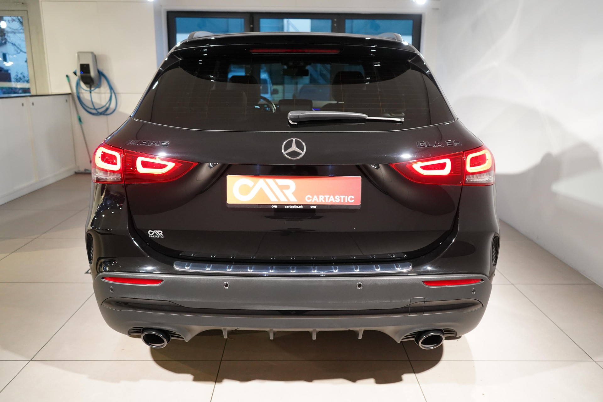 MERCEDES-BENZ GLA 35 AMG 4matic-showroom-element-3