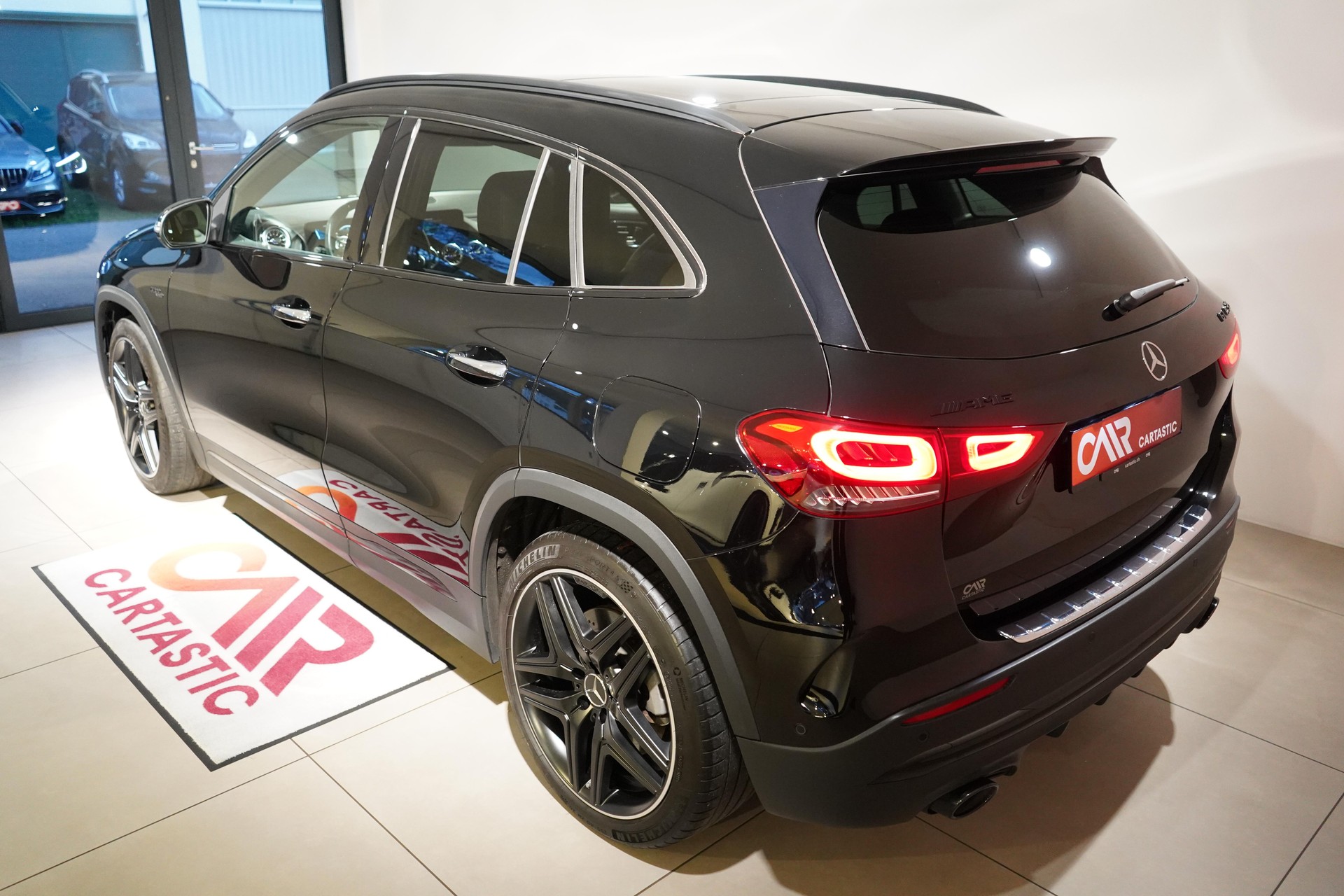 MERCEDES-BENZ GLA 35 AMG 4matic-showroom-element-2