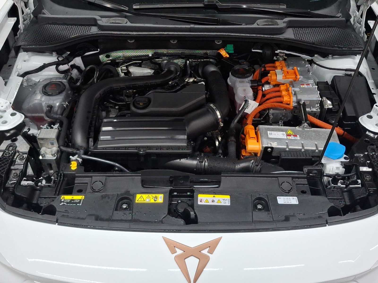 CUPRA Formentor 1.5 e-HYBRID pHEV VZ DSG-image-16