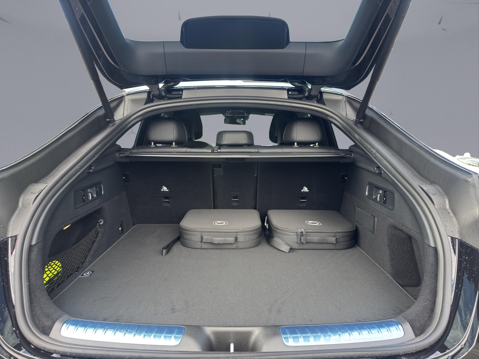 MERCEDES-BENZ GLC 300 e EQ Star AMG Line 4matic Coupé-image-16