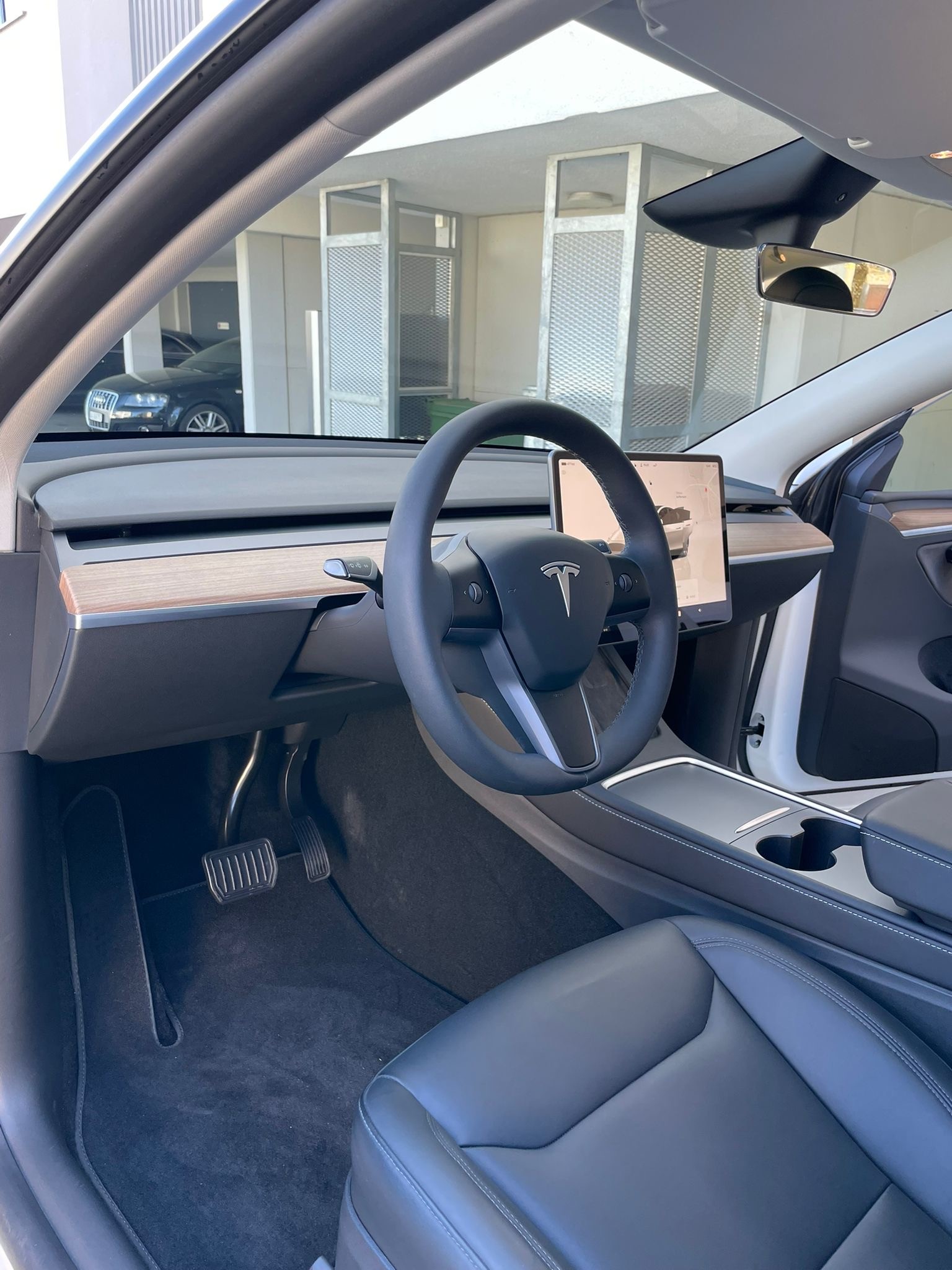 TESLA Model Y Long Range 533 km (WLTP) 514PS Made in Berlin CH-Auto mit Werksgarantie-image-7