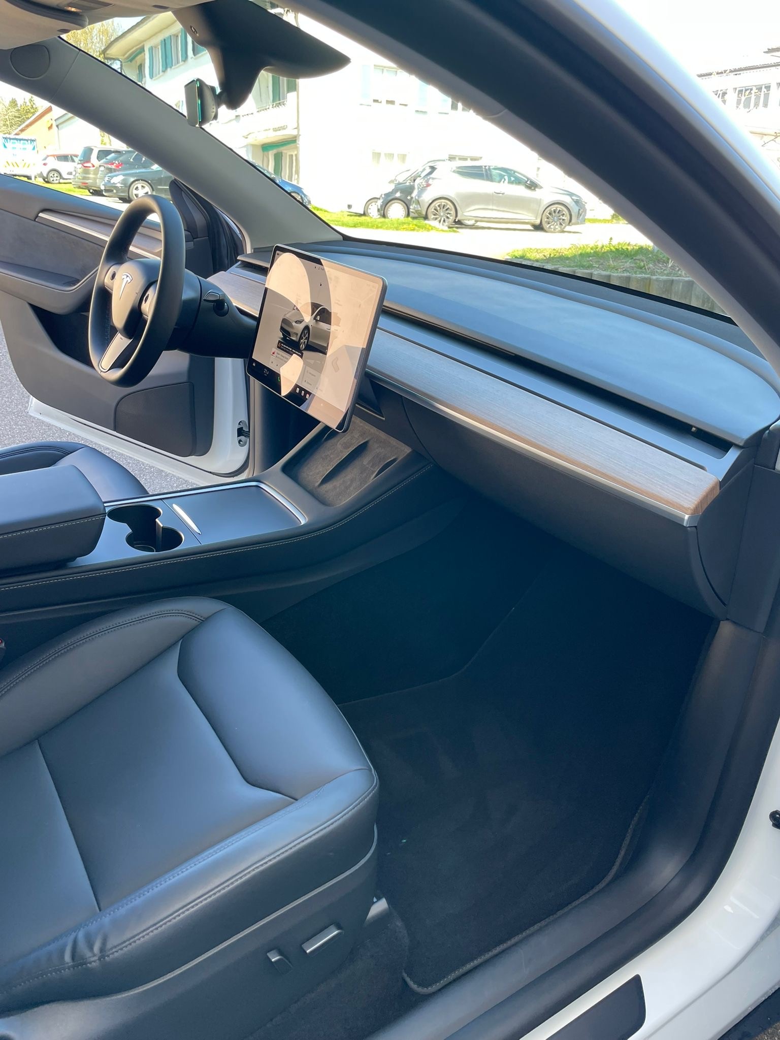 TESLA Model Y Long Range 533 km (WLTP) 514PS Made in Berlin CH-Auto mit Werksgarantie-image-5