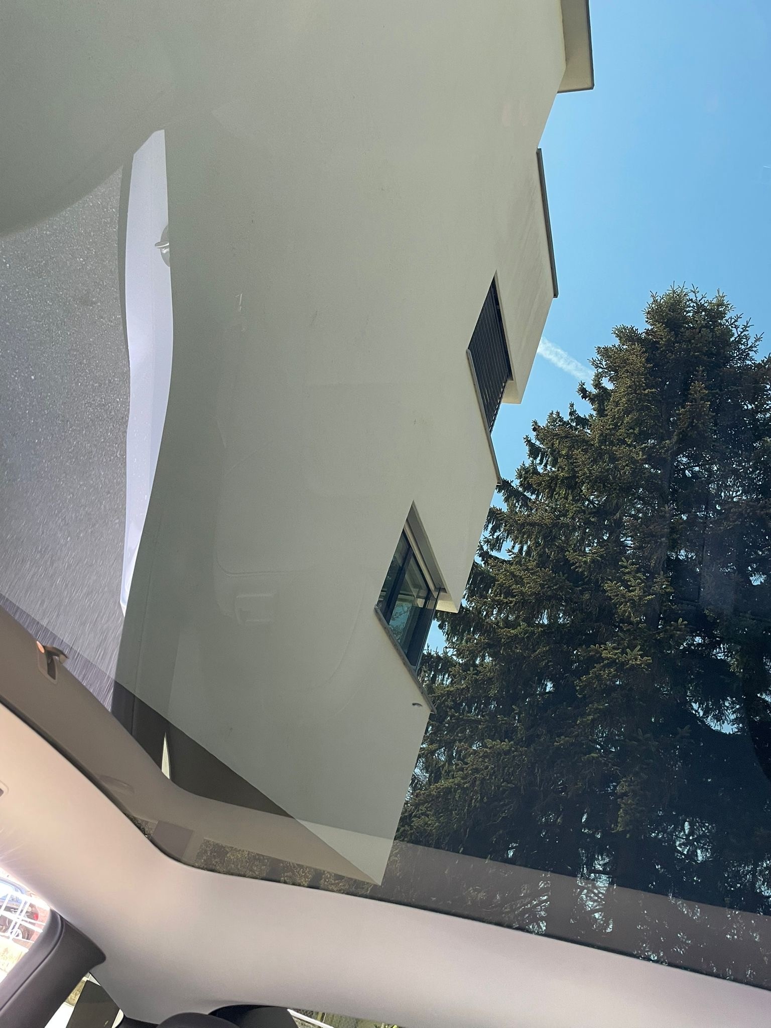TESLA Model Y Long Range 533 km (WLTP) 514PS Made in Berlin CH-Auto mit Werksgarantie-image-15