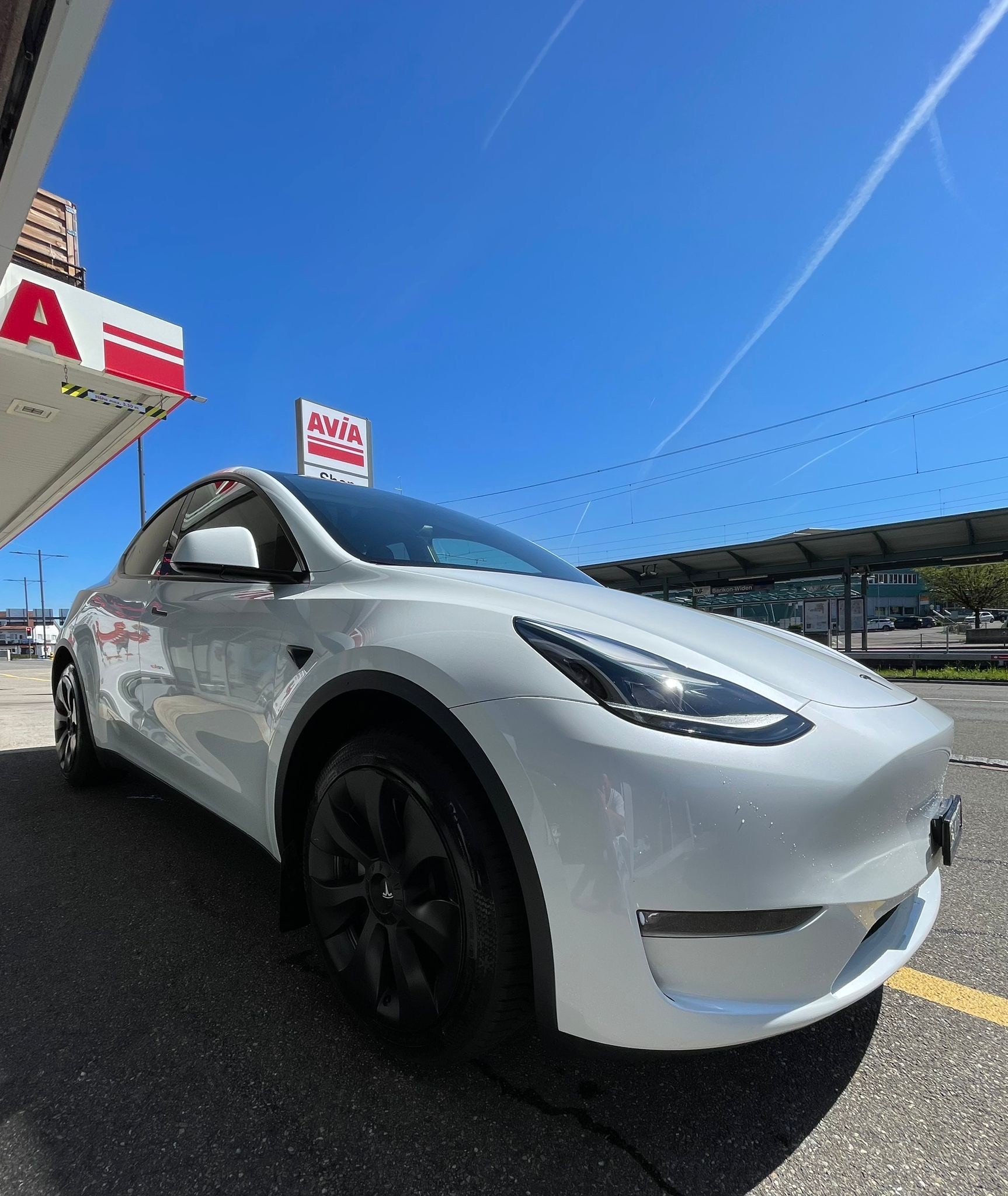 TESLA Model Y Long Range 533 km (WLTP) 514PS Made in Berlin CH-Auto mit Werksgarantie-image-3
