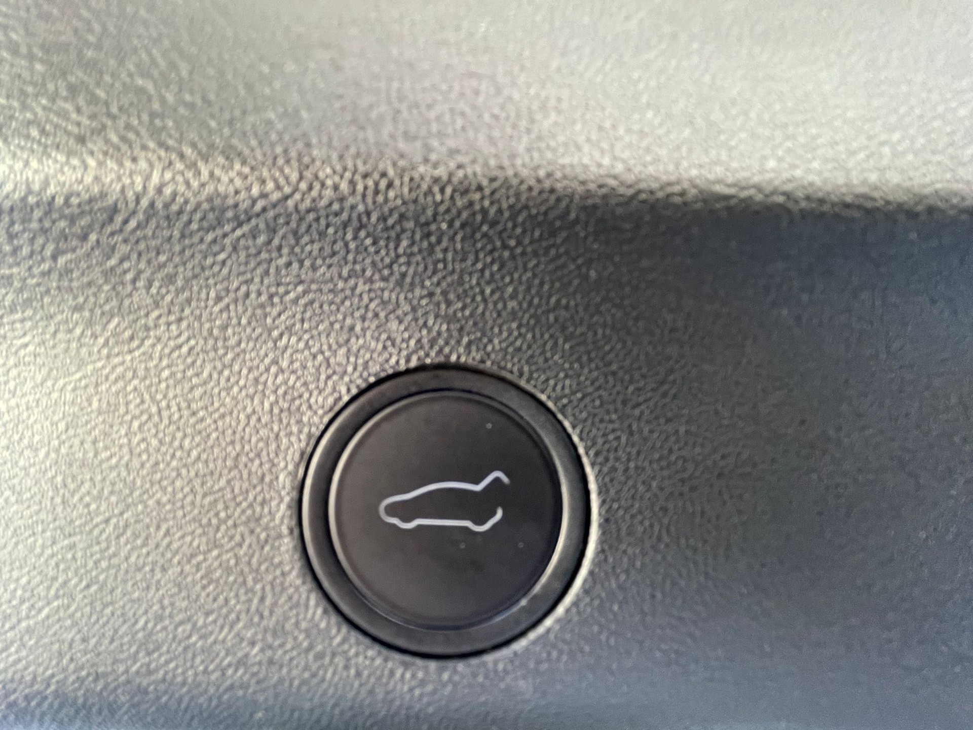 TESLA Model Y Long Range 533 km (WLTP) 514PS Made in Berlin CH-Auto mit Werksgarantie-image-12