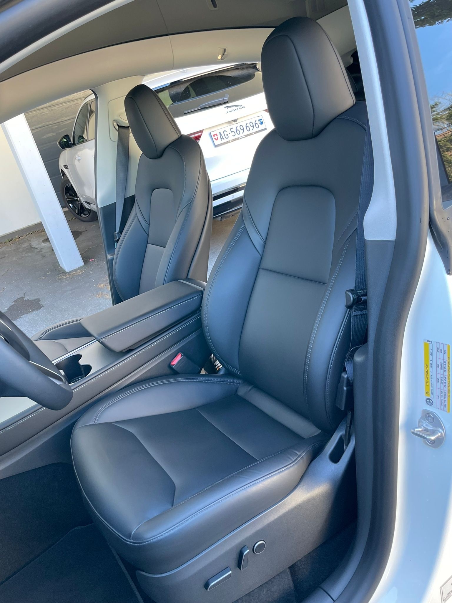 TESLA Model Y Long Range 533 km (WLTP) 514PS Made in Berlin CH-Auto mit Werksgarantie-image-9