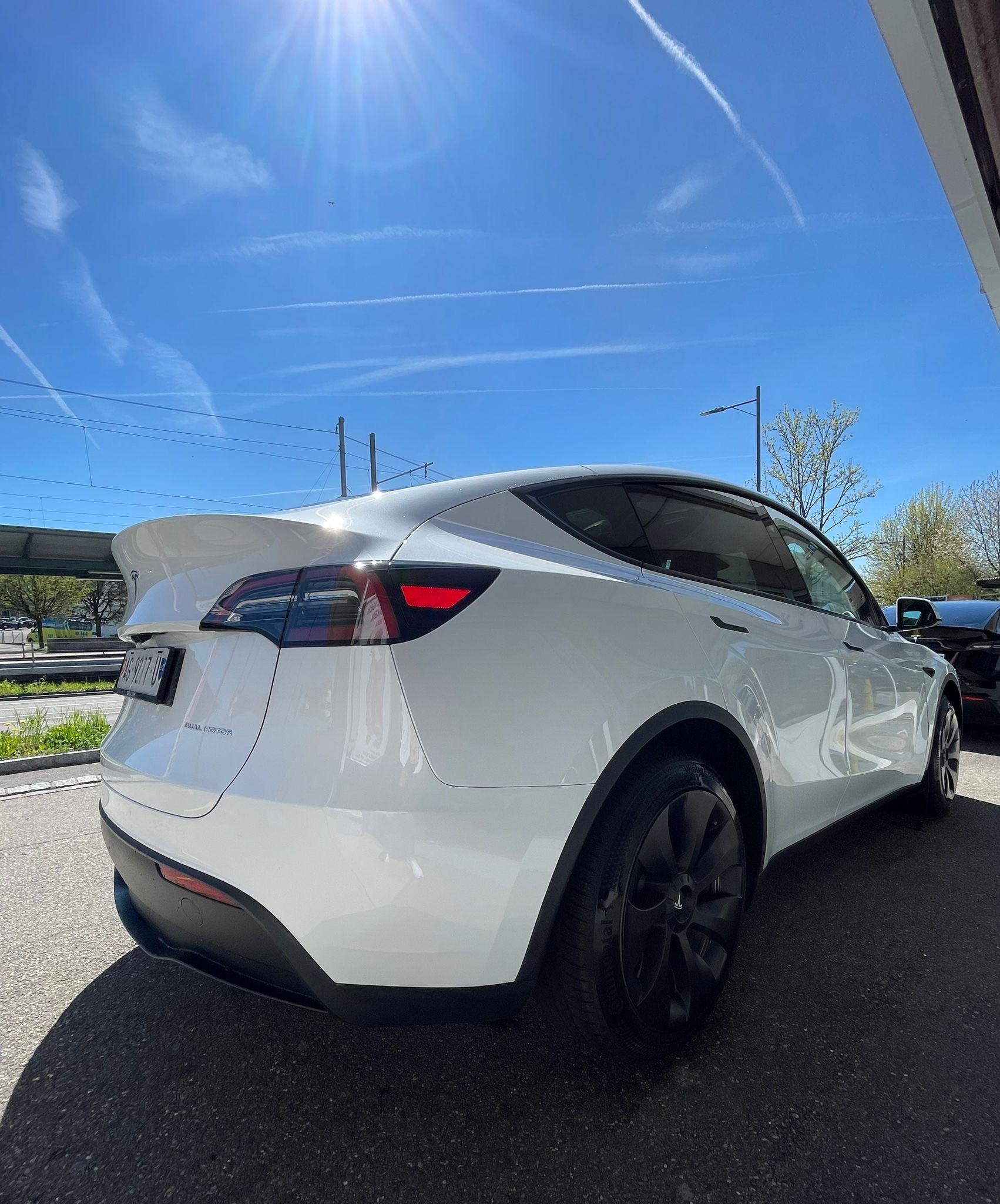 TESLA Model Y Long Range 533 km (WLTP) 514PS Made in Berlin CH-Auto mit Werksgarantie-image-2