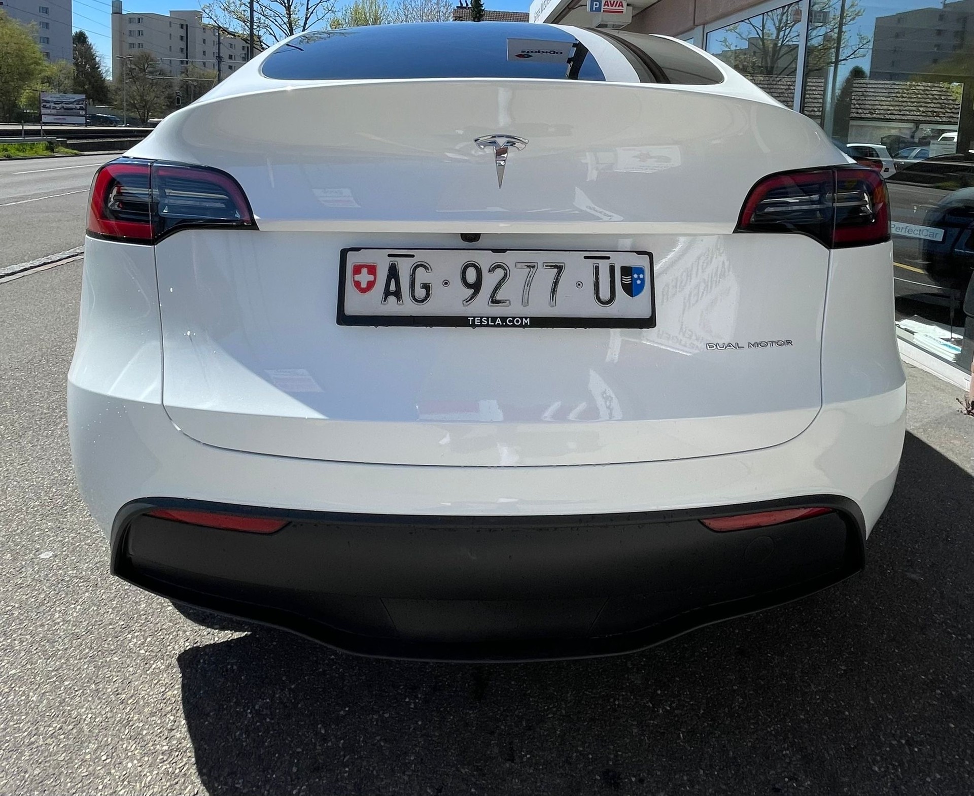TESLA Model Y Long Range 533 km (WLTP) 514PS Made in Berlin CH-Auto mit Werksgarantie-image-6