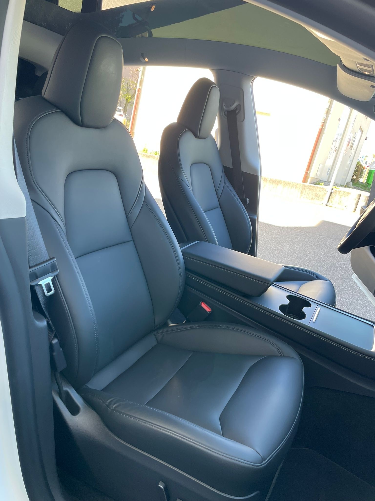 TESLA Model Y Long Range 533 km (WLTP) 514PS Made in Berlin CH-Auto mit Werksgarantie-image-4