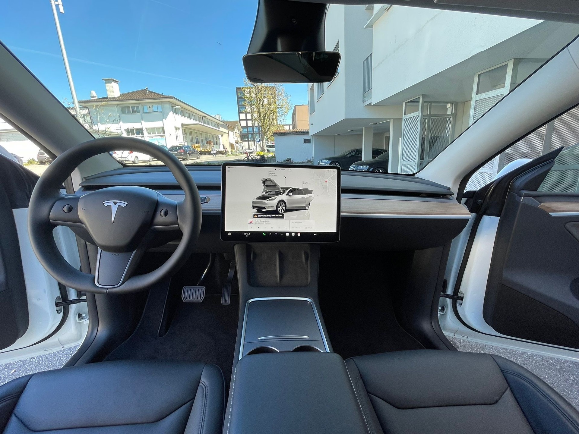 TESLA Model Y Long Range 533 km (WLTP) 514PS Made in Berlin CH-Auto mit Werksgarantie-image-8