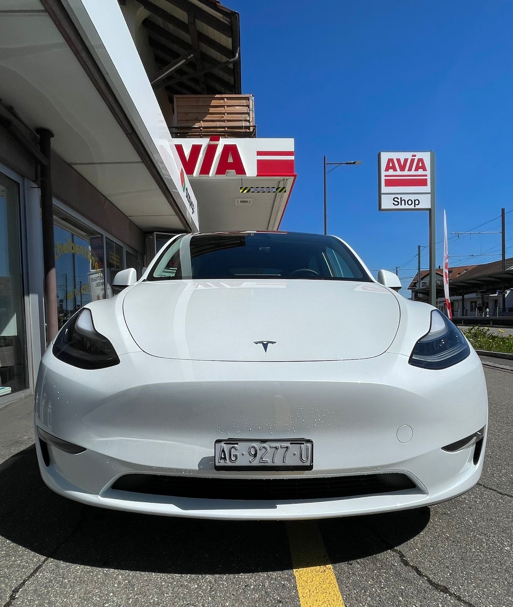 TESLA Model Y Long Range 533 km (WLTP) 514PS Made in Berlin CH-Auto mit Werksgarantie-image-1