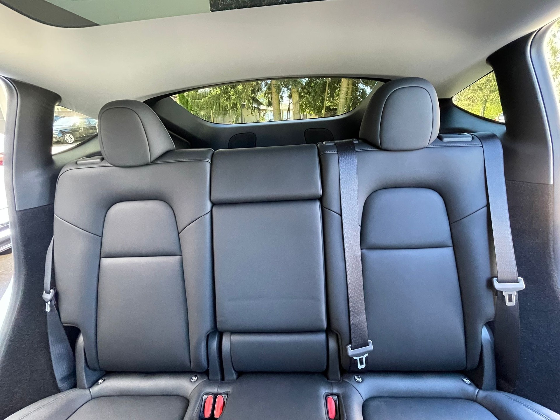 TESLA Model Y Long Range 533 km (WLTP) 514PS Made in Berlin CH-Auto mit Werksgarantie-image-10