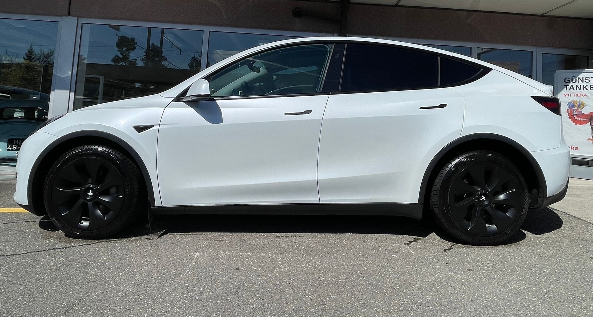 TESLA Model Y Long Range 533 km (WLTP) 514PS Made in Berlin CH-Auto mit Werksgarantie-image-0
