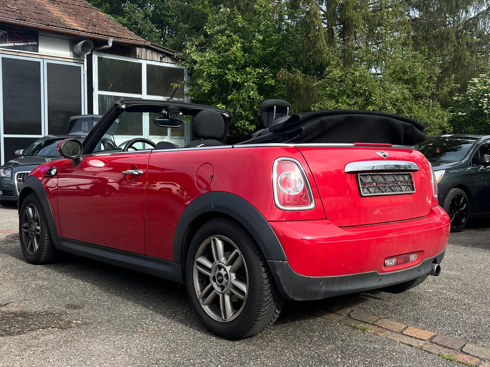 MINI Cooper Cabriolet-image-2