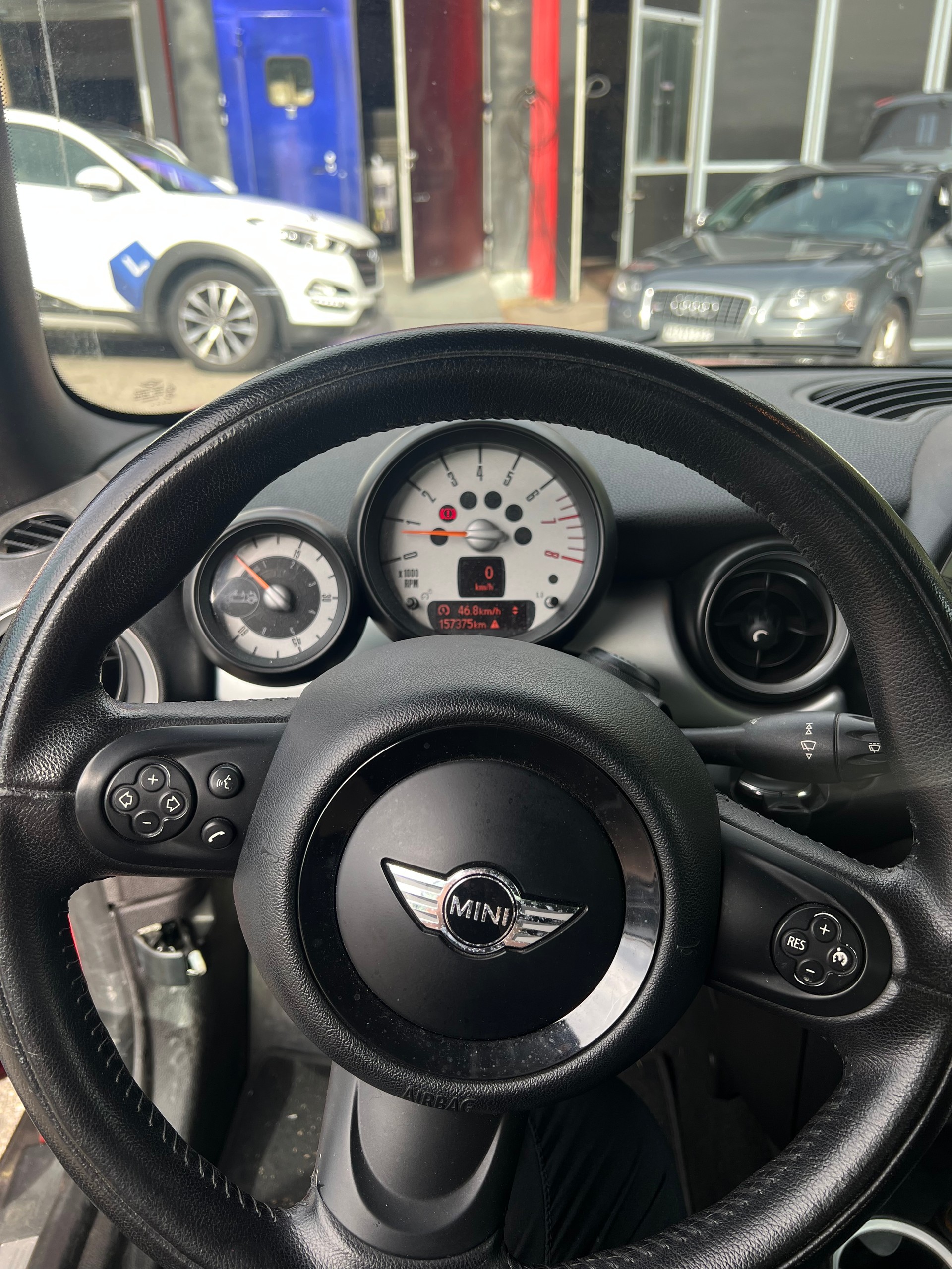 MINI Cooper Cabriolet-image-7